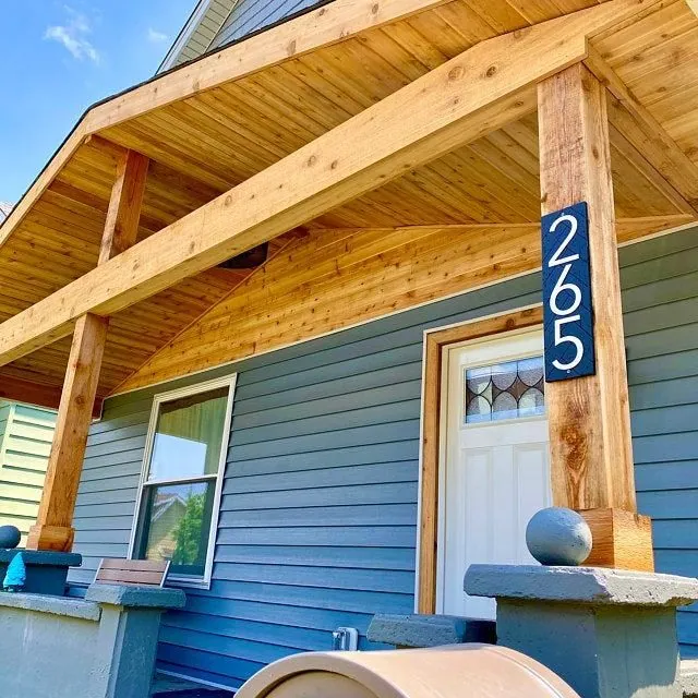 Custom modern house numbers and mailbox numbers ordered online by a homeowner